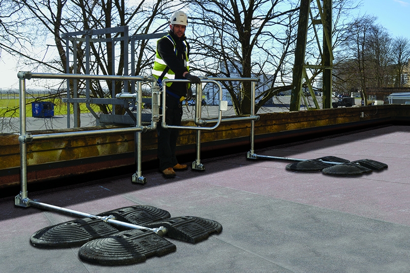 CE marked self closing safety gate range complies with EN 13374 and EN