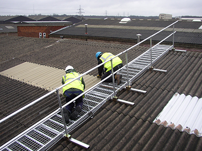 Platform with guardrail for fragile roofs